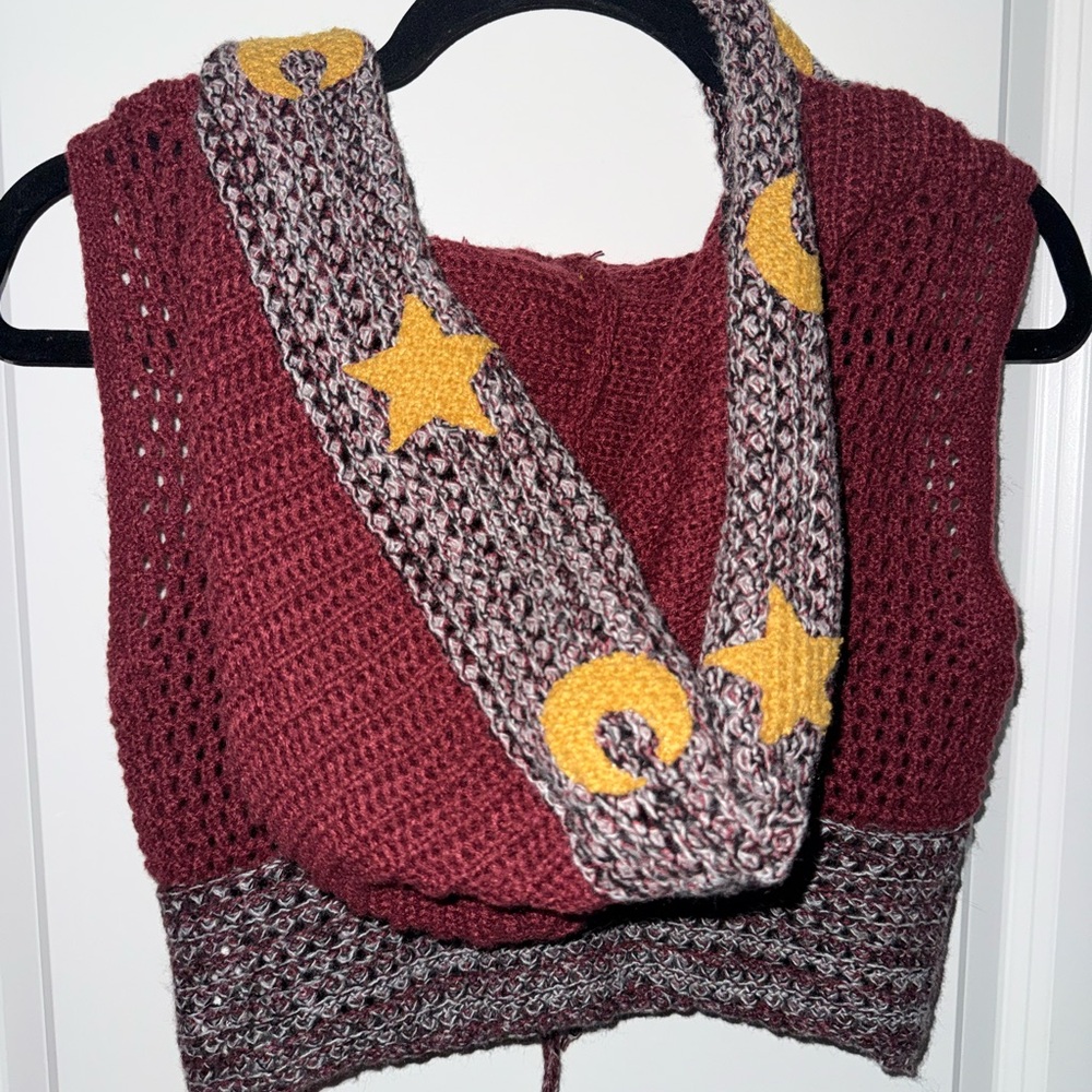 ROMWE Burgundy Knit Hooded Vest with Yellow Moon & Star Wicka Witch Crop Top - Picture 3 of 3